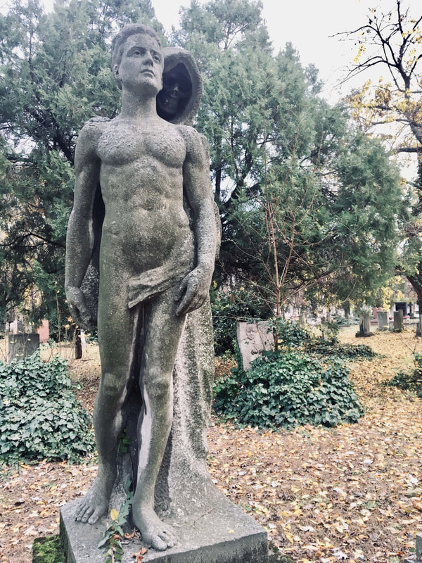 cemetery-death-statues-budapest