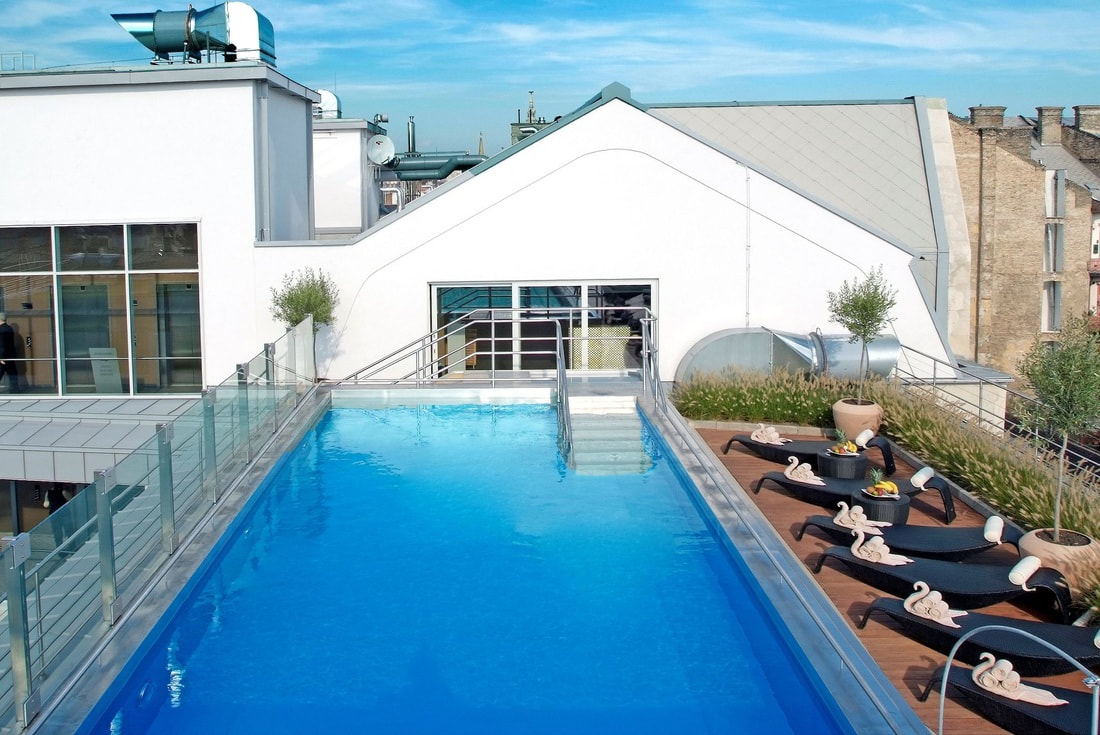 roof-garden-pool-continental-hotel-budapest