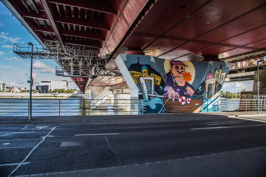 street art-Budapest-mural-bridge